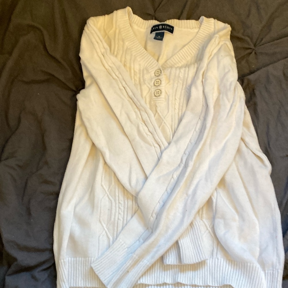 White Knitted Swearter